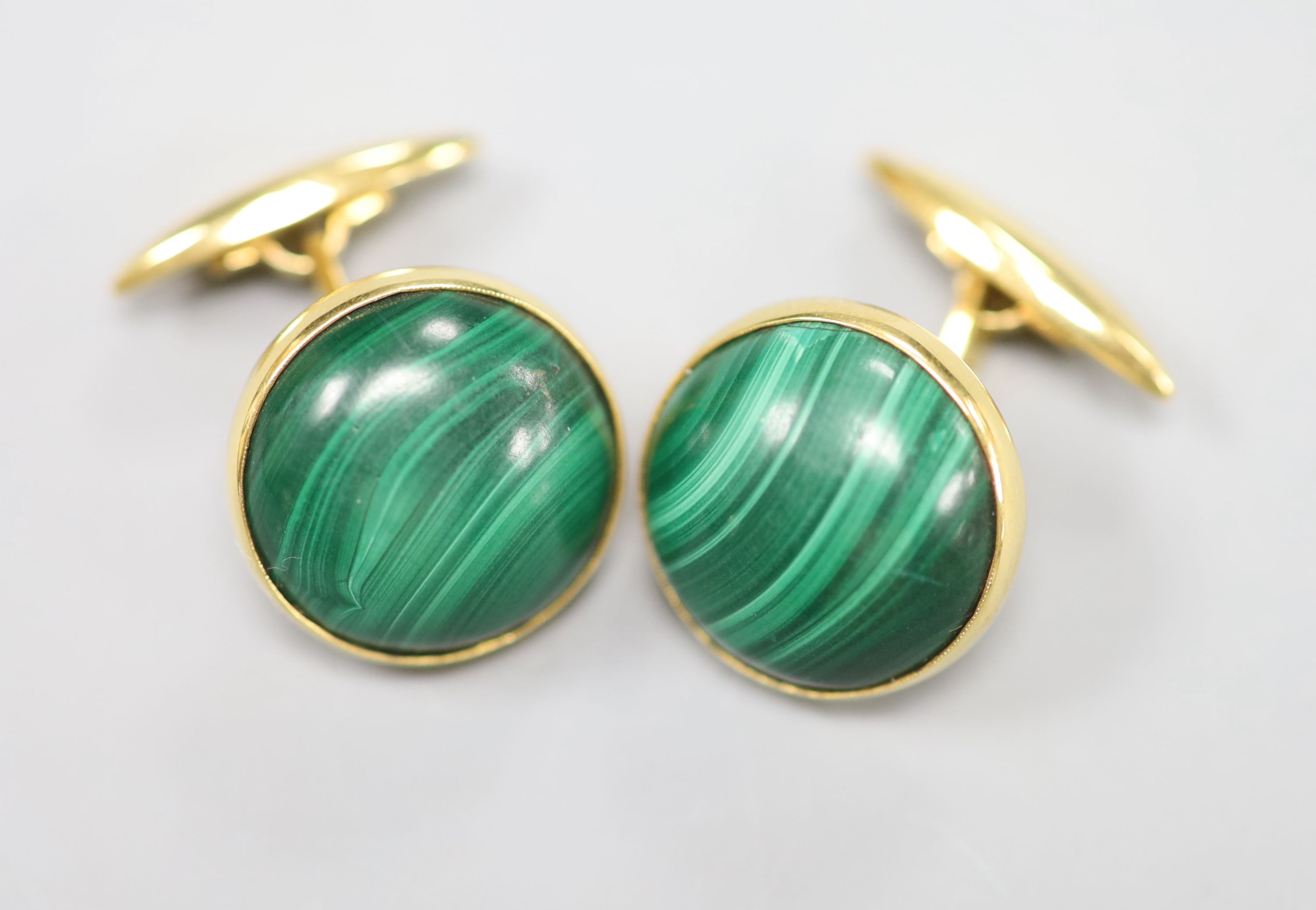 A pair of continental yellow metal and malachite set circular cufflinks, 16mm, gross 13.5 grams.